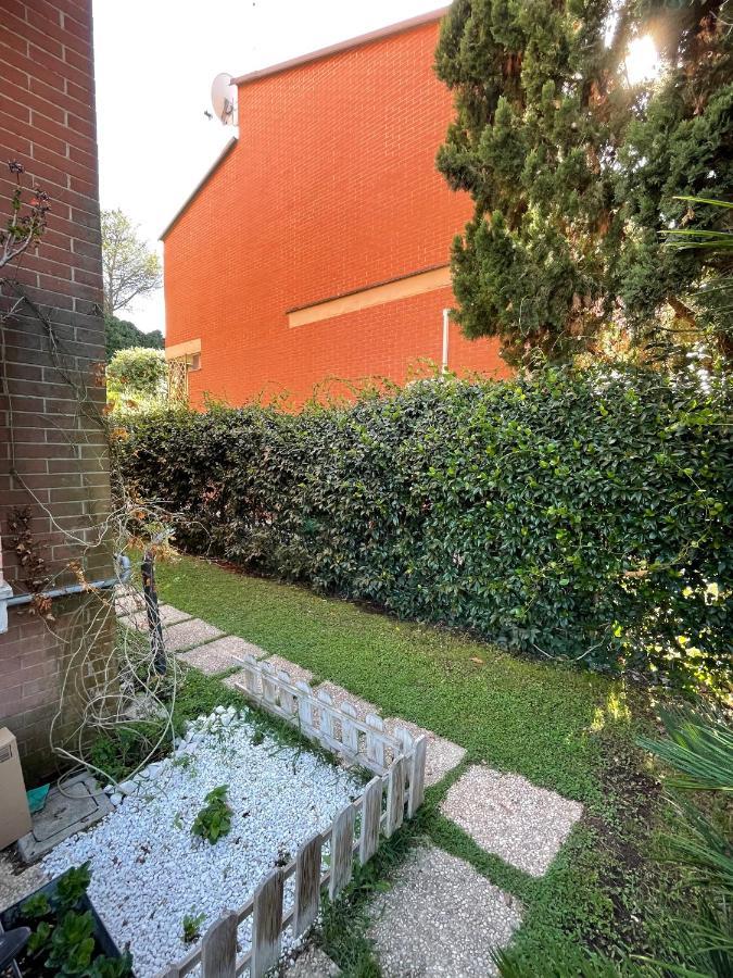 In&Out Apartment - Mostacciano, Eur Рим Екстериор снимка